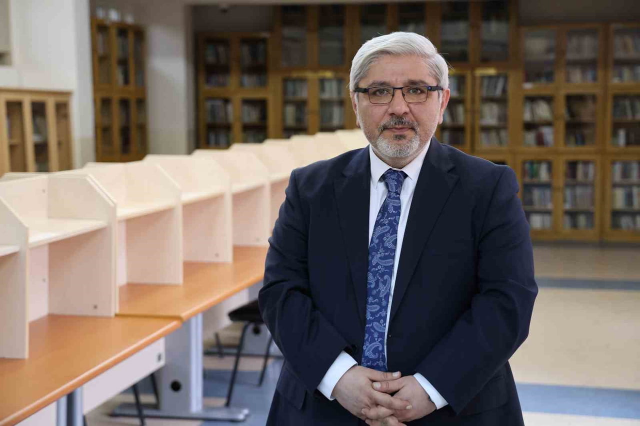 SİVAS CUMHURİYET ÜNİVERSİTESİ (SCÜ) İLETİŞİM FAKÜLTESİ ÖĞRETİM ÜYESİ DOÇ. DR. SEFER DARICI, YAPAY...