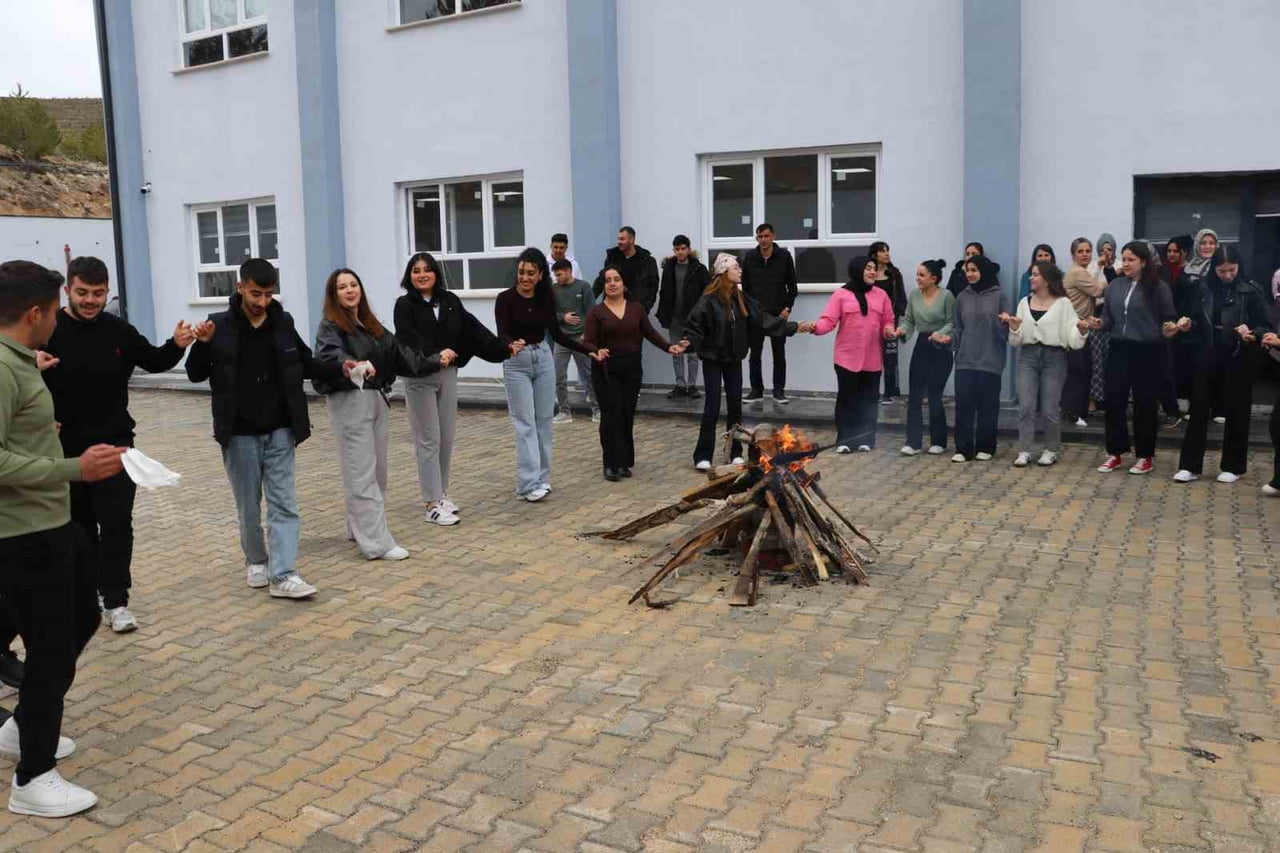 SİVAS’IN GÜRÜN İLÇESİNDE BULUNAN GÜRÜN MESLEK YÜKSEKOKULU’NDA NEVRUZ BAYRAMI COŞKUYLA KUTLANDI....