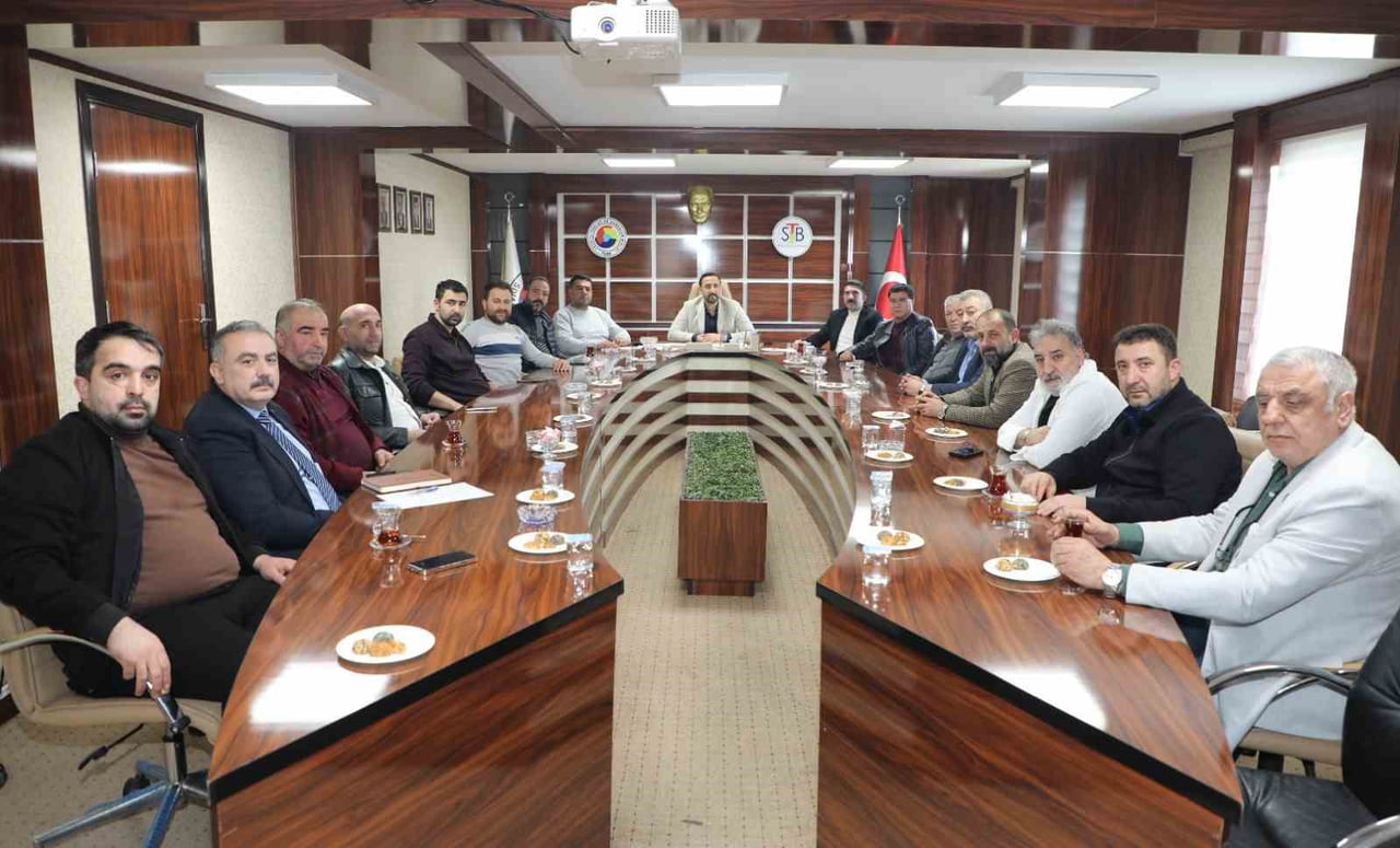 SİVAS’TA KURBAN BAYRAMI ÖNCESİ KURBANLIK FİYATLARI NETLEŞTİ. SİVAS TİCARET BORSASI BAŞKANI...