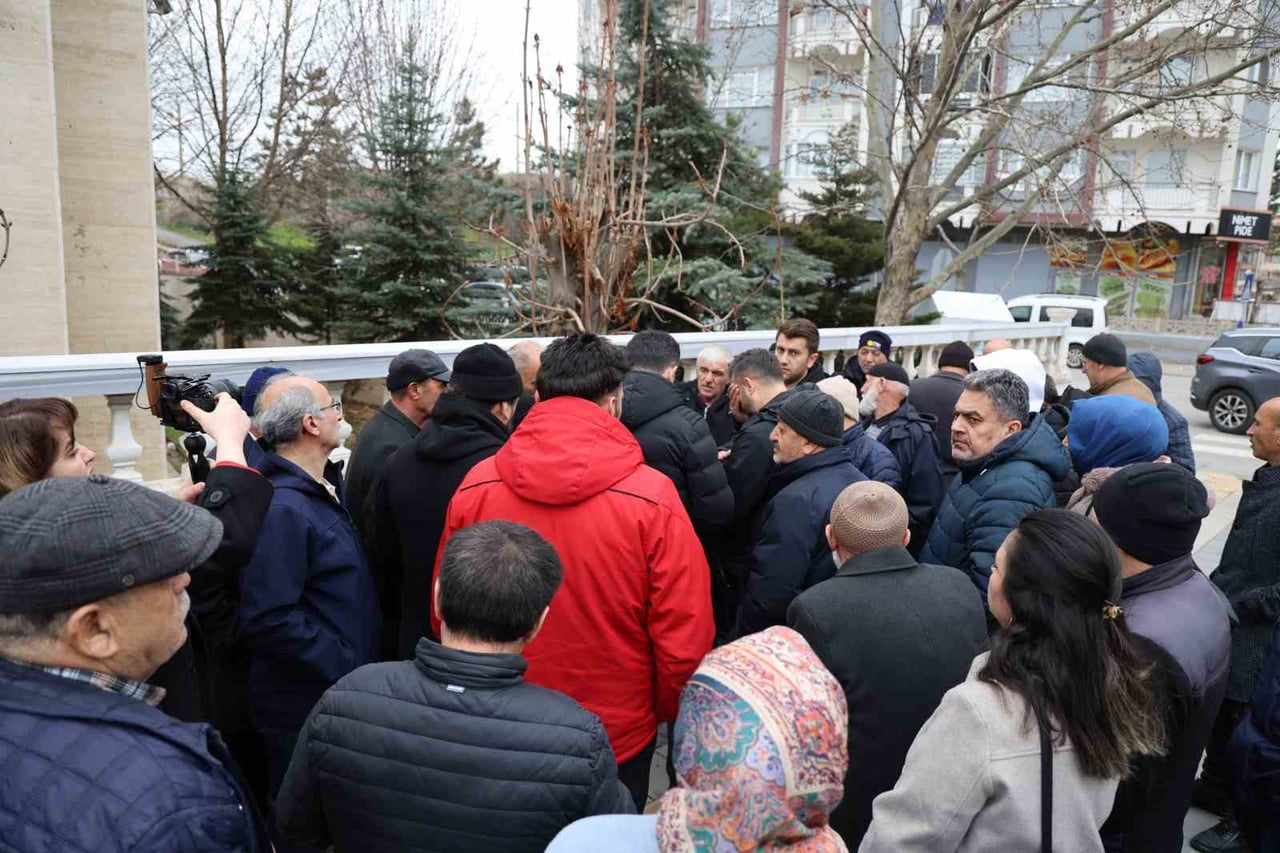 SİVAS’TA UMRE VAADİYLE DOLANDIRILAN 125 KİŞİNİN MAĞDURİYETİ FİRMA MERKEZİ TARAFINDAN GİDERİLDİ....