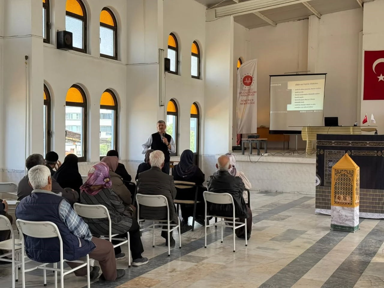 SÖKE İLÇE MÜFTÜLÜĞÜ KONFERANS SALONUNDA, 2026 YILINDA HAC FARİZASINI YERİNE GETİRMEK ÜZERE MÜBAREK...