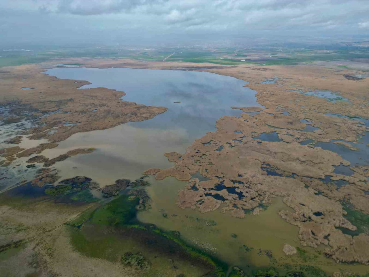 SON YILLARDA SIKLIKLA KURAKLIKLA GÜNDEME GELEN EBER GÖLÜ'NDE SON YAŞANAN YAĞIŞLARLA BİRLİKTE SU...