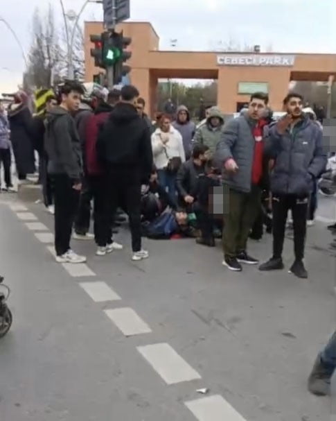 SULTANGAZİ’DE YASAĞI DİNLEMEYİP DÖNMEYE ÇALIŞTI, MOTOSİKLETLİYE BÖYLE ÇARPTI