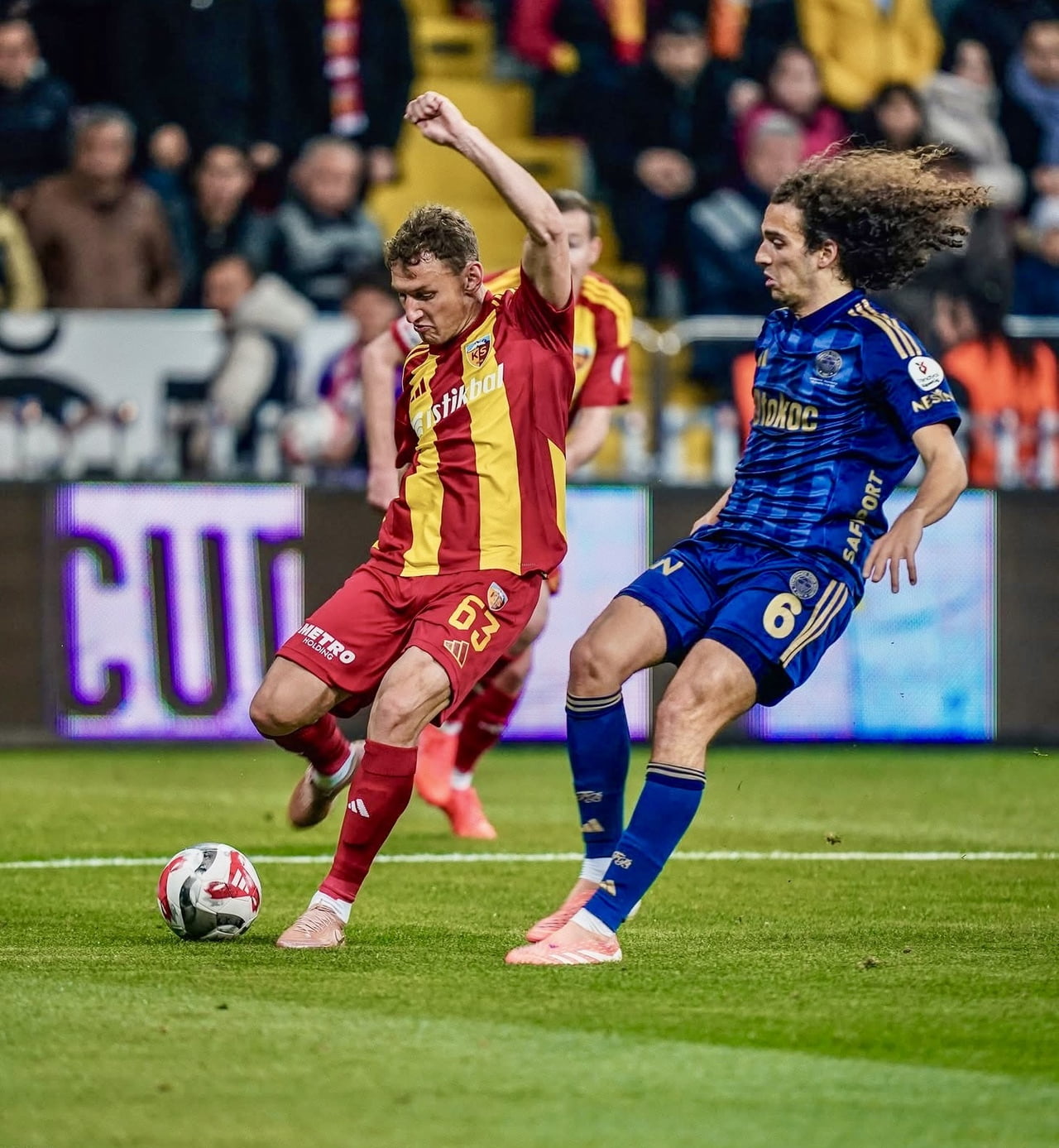 SÜPER LİG EKİPLERİNDEN KAYSERİSPOR, FENERBAHÇE MAÇINDA YAŞANAN OLAYLARDAN DOLAYI PROFESYONEL...