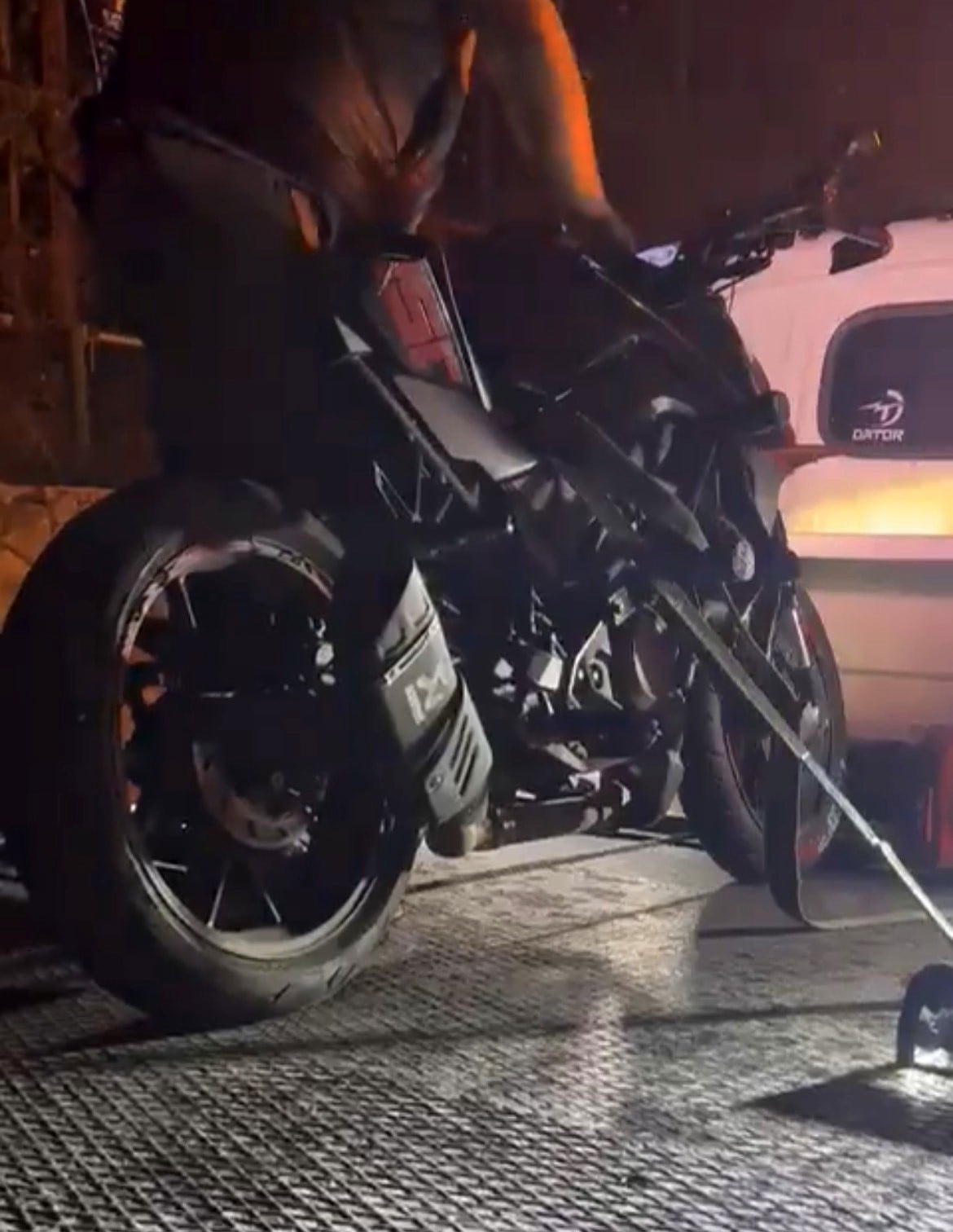 SÜRÜCÜYE TOPLAM 454 BİN 500 LİRA İDARİ PARA CEZASI UYGULANIRKEN, MOTOSİKLET 150 GÜN TRAFİKTEN MEN...