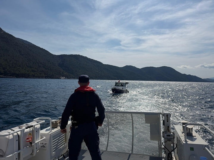 SÜRÜKLENEN TEKNEDEKİ 2 KİŞİ KURTARILDI