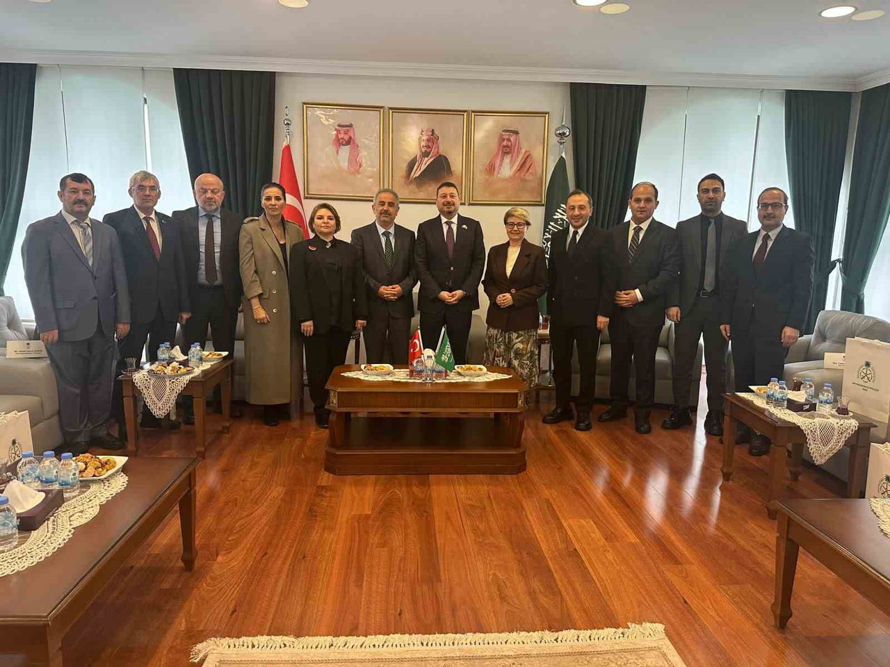 SUUDİ ARABİSTAN BÜYÜKELÇİSİ FAHAD B. ASSAAD ABUALNASR, ANKARA'DA GAZETECİLERLE BİR ARAYA...