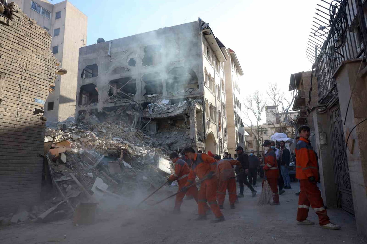TAHRAN (İHA) - İSRAİL ORDUSU, İRAN’IN BAŞKENTİ TAHRAN’DAKİ HORASANİYE SİNAGOGU YAKINLARINA...