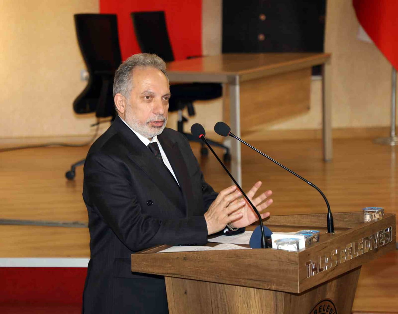 TALAS BELEDİYE BAŞKANI MUSTAFA YALÇIN İSE KONUŞMASINDA ÇEVRE DUYARLILIĞININ KÜÇÜK YAŞLARDA...