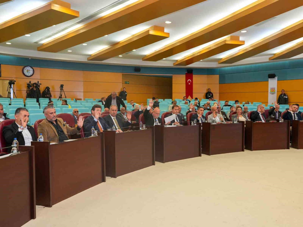 TARSUS BELEDİYE MECLİSİ’NİN NİSAN TOPLANTISINDA AMATÖR SPOR DESTEKLERİ, KENT DÜZENLEMELERİ VE SU...