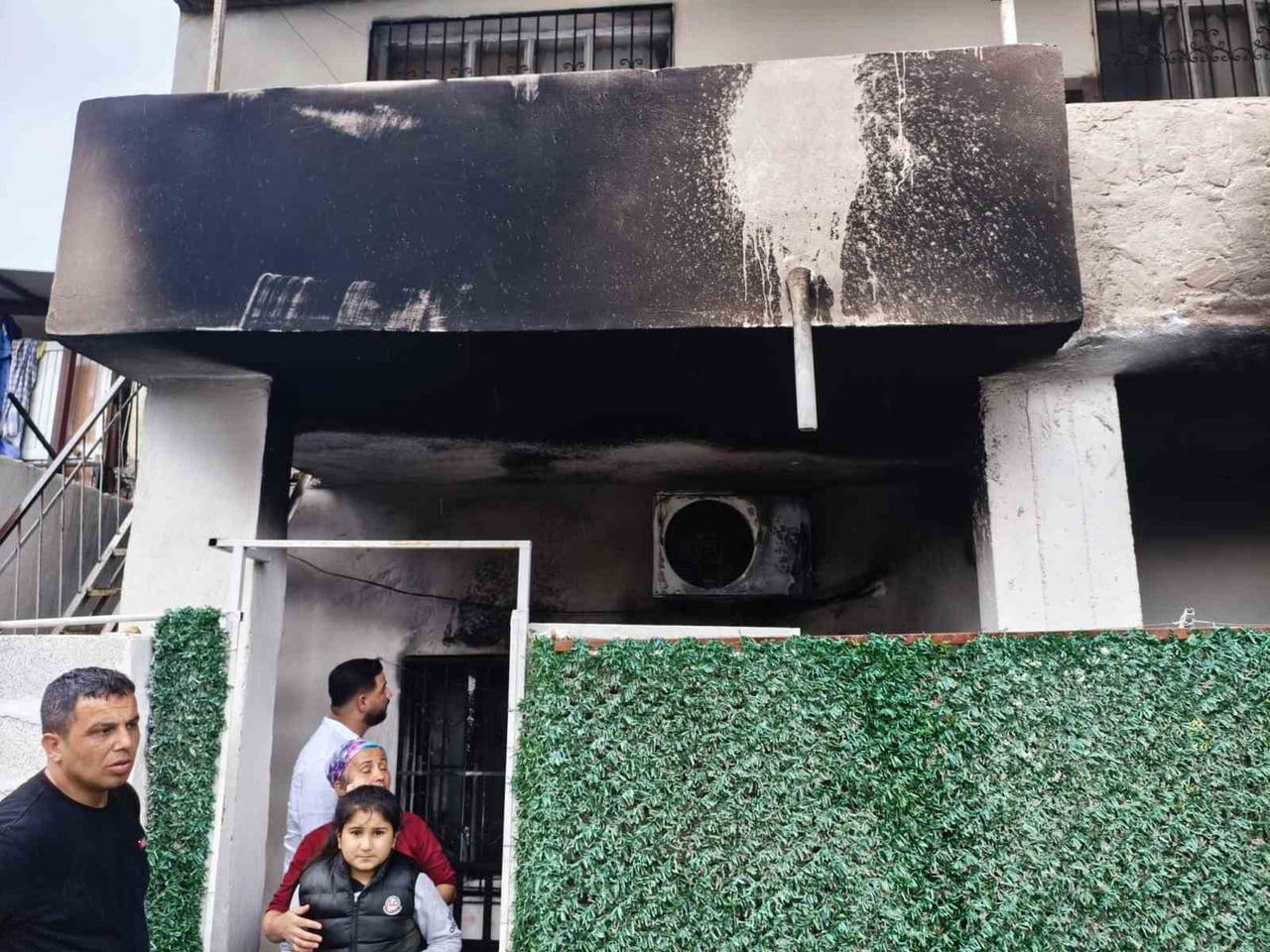 TARSUS’TA KLİMA PATLAMASINDAN YANGIN ÇIKTI