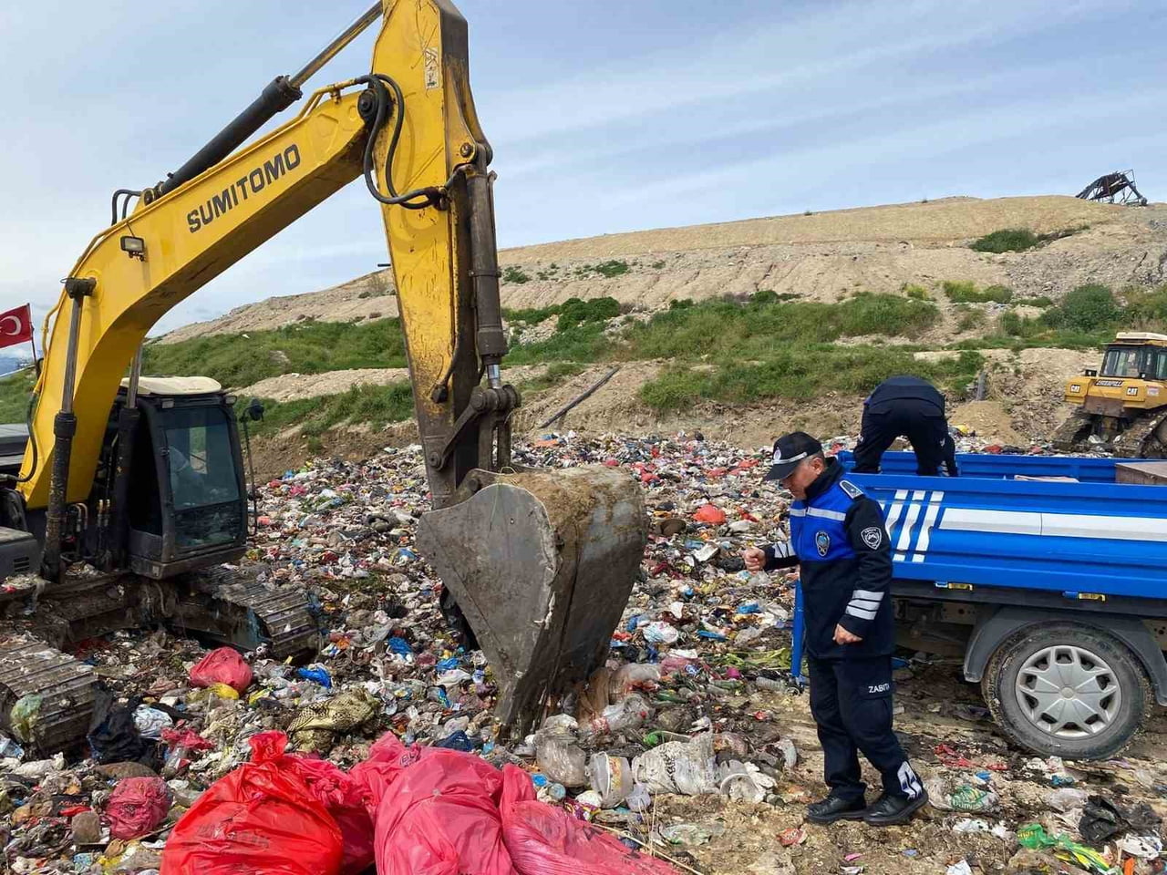 TARSUS’TA ZABITA SAĞLKSIZ BİR ŞEKİLDE TAŞINAN ÇİĞ KÖFTEYE EL KOYDU