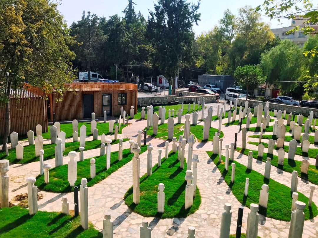 TAŞLARIN DİLİNDEN KUŞADASI: ADALIZADE’DE TARİH YENİDEN CANLANIYOR