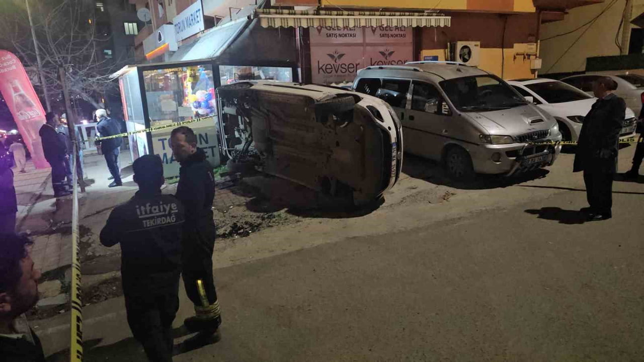 TEKİRDAĞ'IN ÇERKEZKÖY İLÇESİNDE KONTROLDEN ÇIKAN HAFİF TİCARİ ARAÇ PARK HALİNDEKİ 5 ARACA ÇARPIP...