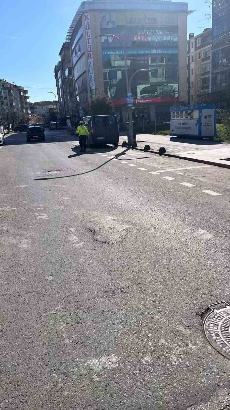 TEKİRDAĞ'IN ÇERKEZKÖY İLÇESİNDE YAYA GEÇİDİNDE MEYDANA GELEN KAZADA CADDENİN KARŞISINA GEÇMEYE...