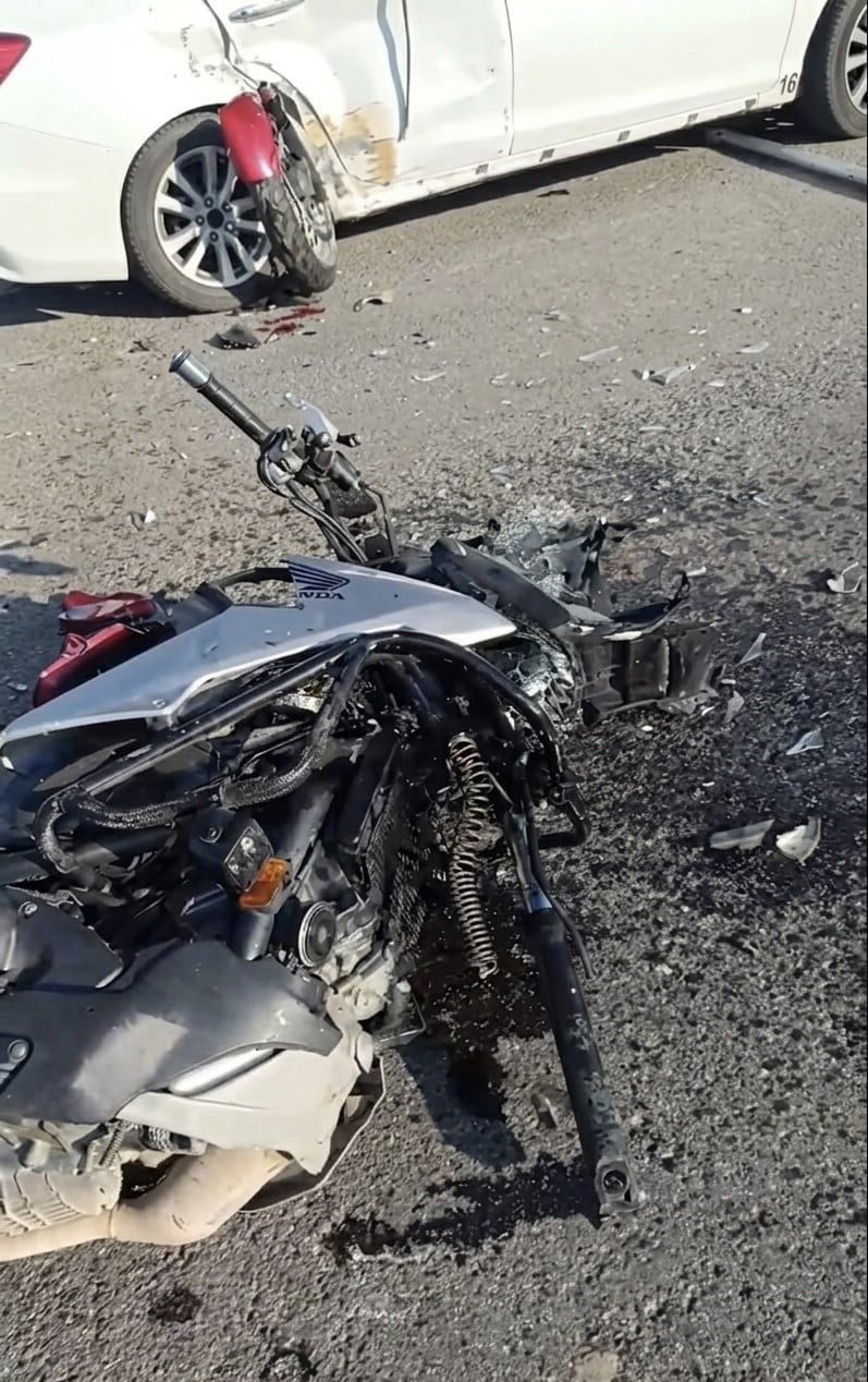 TEKİRDAĞ'IN MURATLI İLÇESİNDE MOTOSİKLET İLE OTOMOBİLİN ÇARPIŞMASI SONUCU 1 KİŞİ...