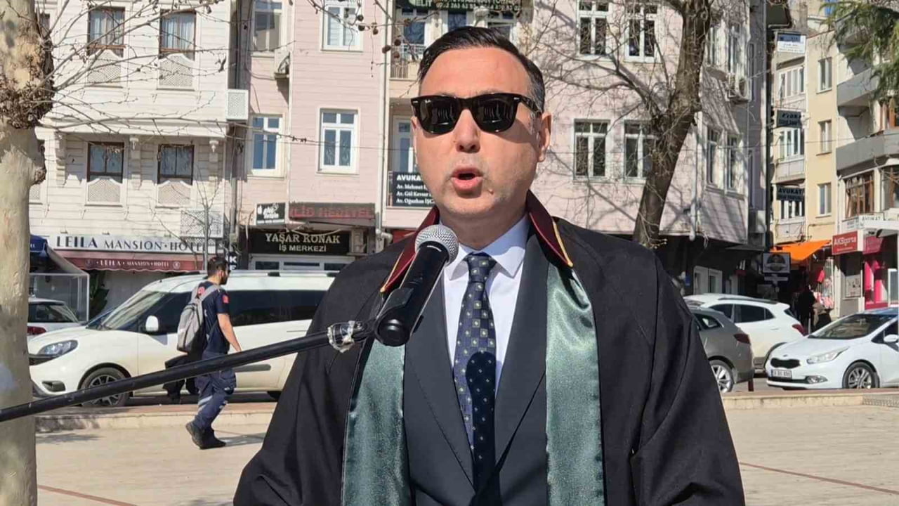 TEKİRDAĞ BARO BAŞKANI EGEMEN GÜRCÜN, GÜNÜN ANLAM VE ÖNEMİ HAKKINDA KONUŞMA YAPTI.