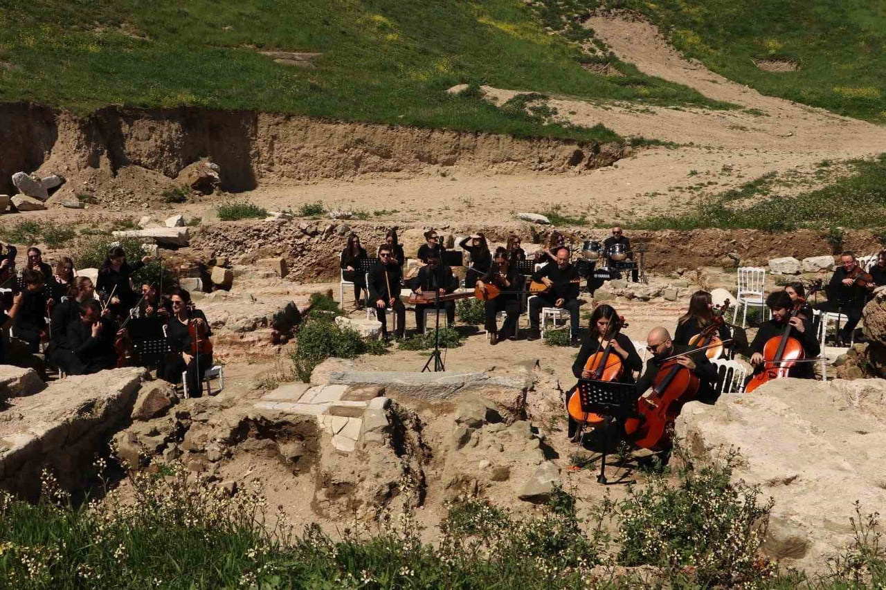 TEKİRDAĞ’DA PERİNTHOS TİYATROSU 2 BİN YIL SONRA YENİDEN SANATLA BULUŞTU