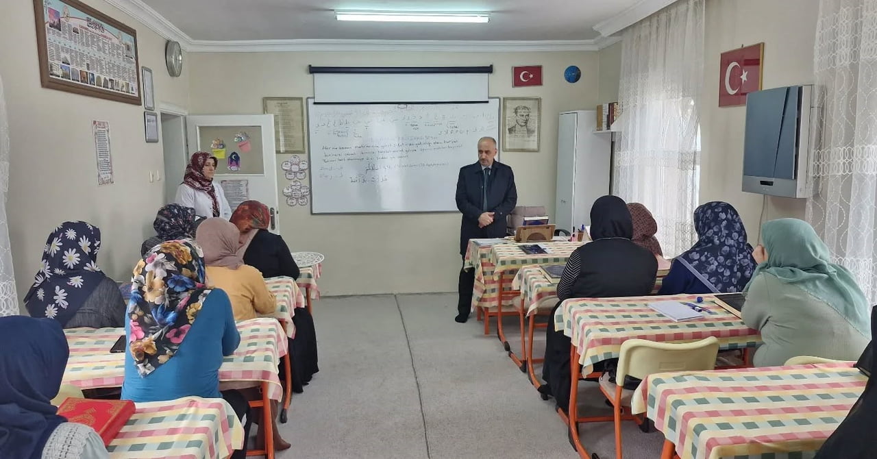 TEPEBAŞI İLÇE MÜFTÜSÜ FATİH KAYA VE ŞUBE MÜDÜRÜ İSMAİL DAĞ, HOŞNUDİYE GÜMÜLCİNE İLE HİCRET KUR’AN...