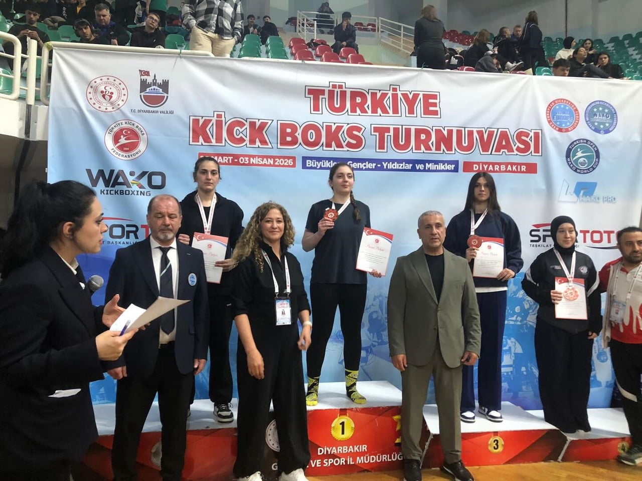 TERME İLÇESİNİN SPORCUSU GÖKNUR GÜLTEN, DİYARBAKIR’DA DÜZENLENEN TÜRKİYE KİCK BOKS ŞAMPİYONASI’NDA...
