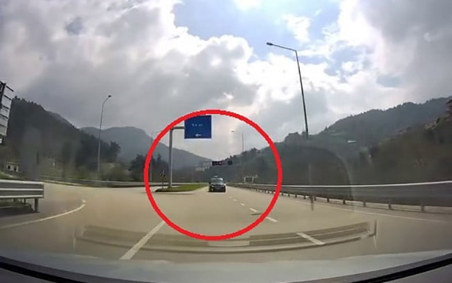 TERS YÖNDEN GELEN ARAÇ FACİAYI BÖYLE TEĞET GEÇTİ