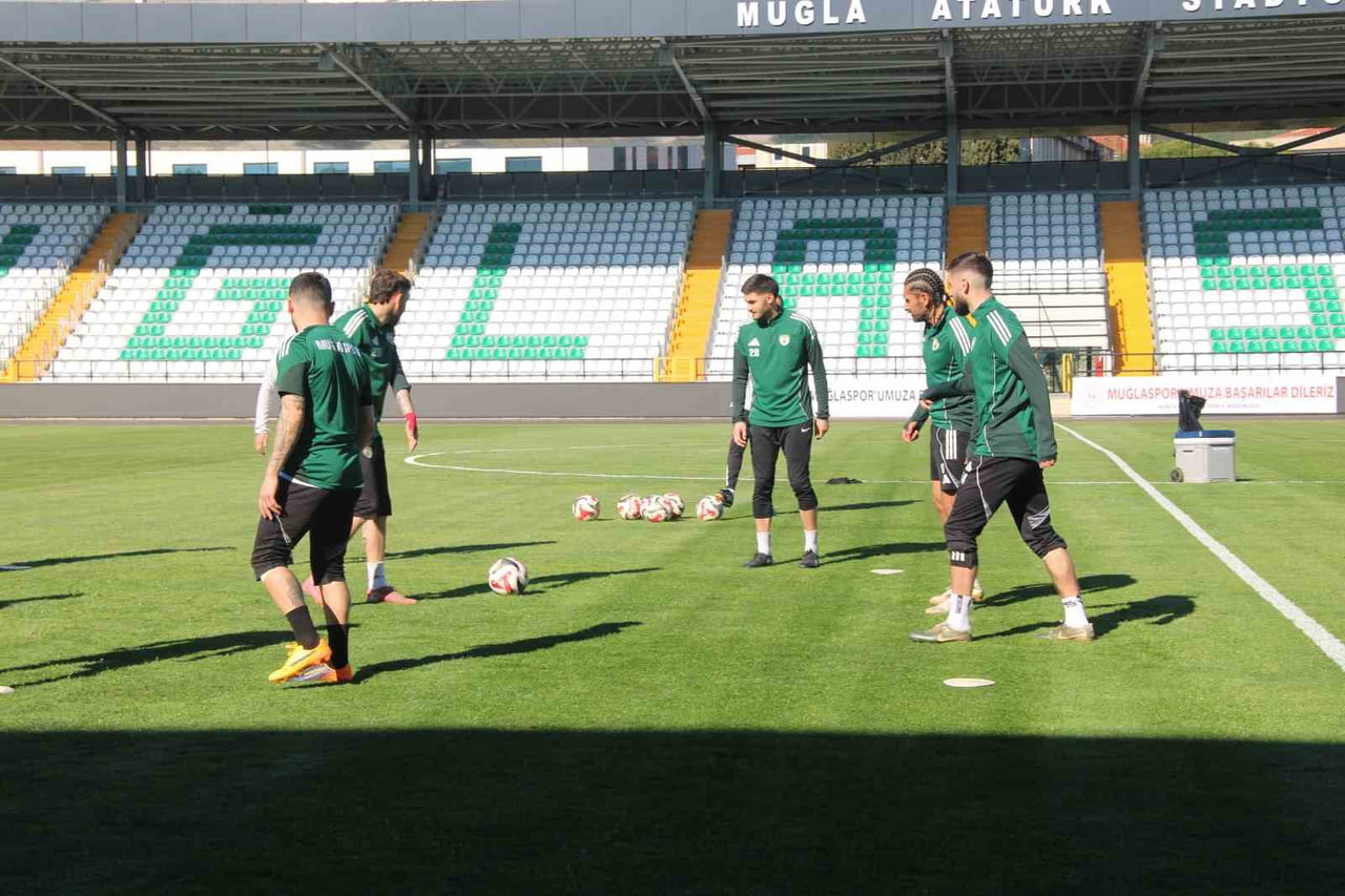 TFF 2. LİG BEYAZ GRUP'TA ZİRVE TAKİBİNİ SÜRDÜREN VE PLAY-OFF YOLUNDA LİGİN EN GÜÇLÜ ADAYLARINDAN...