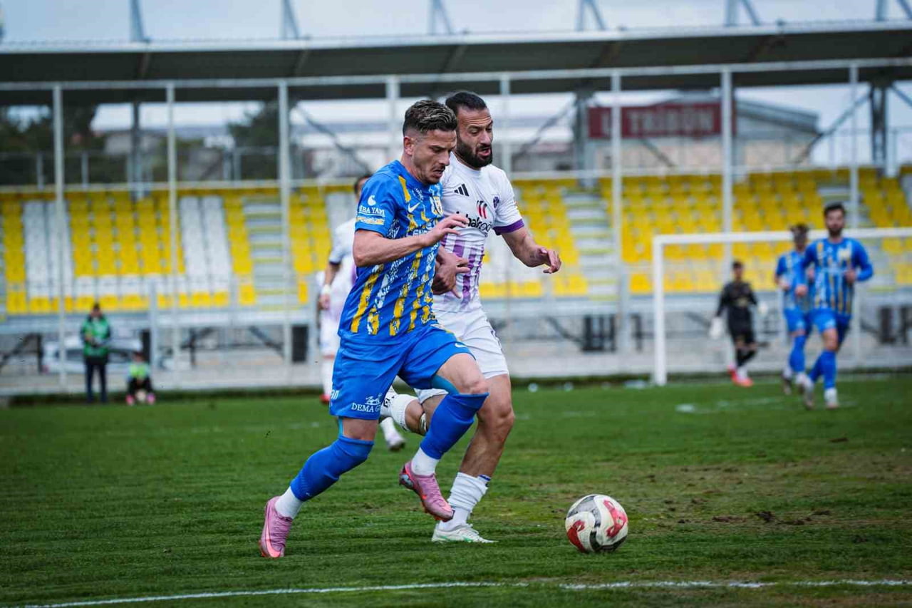 TFF 2. LİG KIRMIZI GRUP 31. HAFTADA MUŞ SPOR KULÜBÜ, SAHASINDA KARŞILAŞTIĞI GEBZE SPOR KULÜBÜ'NÜ...