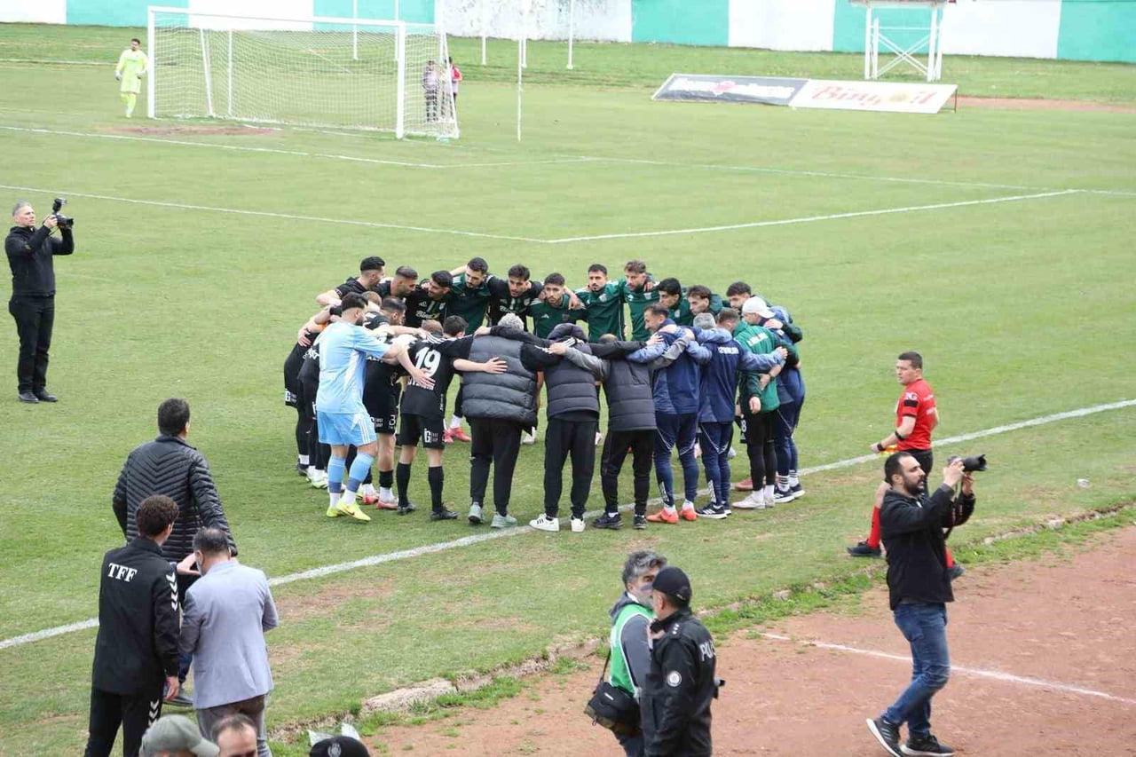 TFF 3. LİG 2. GRUP 28. HAFTADA 12 BİNGÖLSPOR, SAHASINDA HACETTEPE TÜRK METAL 1963 SPOR’U 4-0...