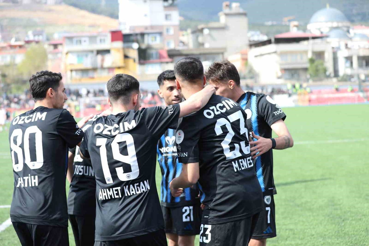 TFF 3. LİG EKİPLERİNDEN ERCİYES 38 FUTBOL KULÜBÜ, SON OYNADIĞI 3 MAÇTAN SAHADAN GALİBİYETLE...