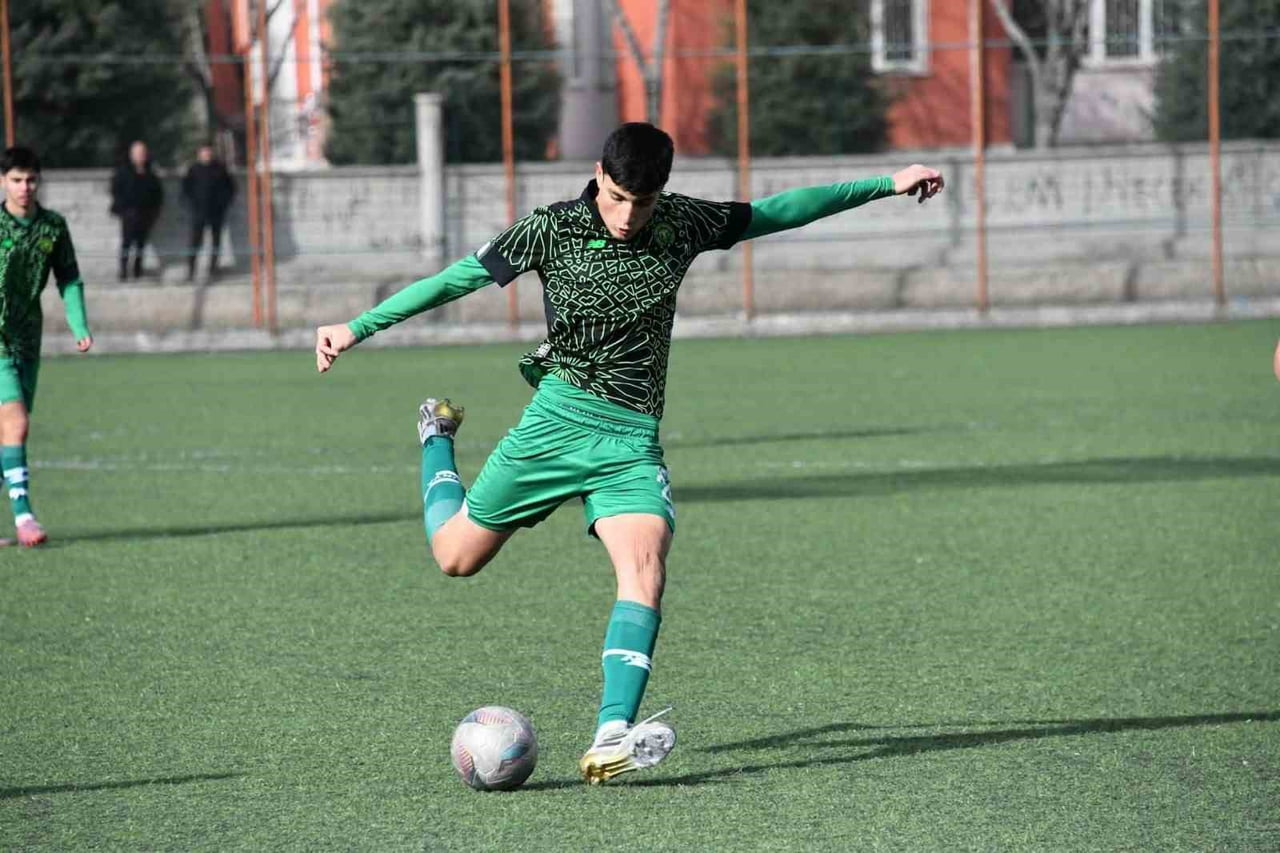 TFF U16 LİGİ 9. GRUPTA MÜCADELE EDEN VE GRUBUNU LİDER OLARAK TAMAMLAYAN TÜMOSAN KONYASPOR’UN...