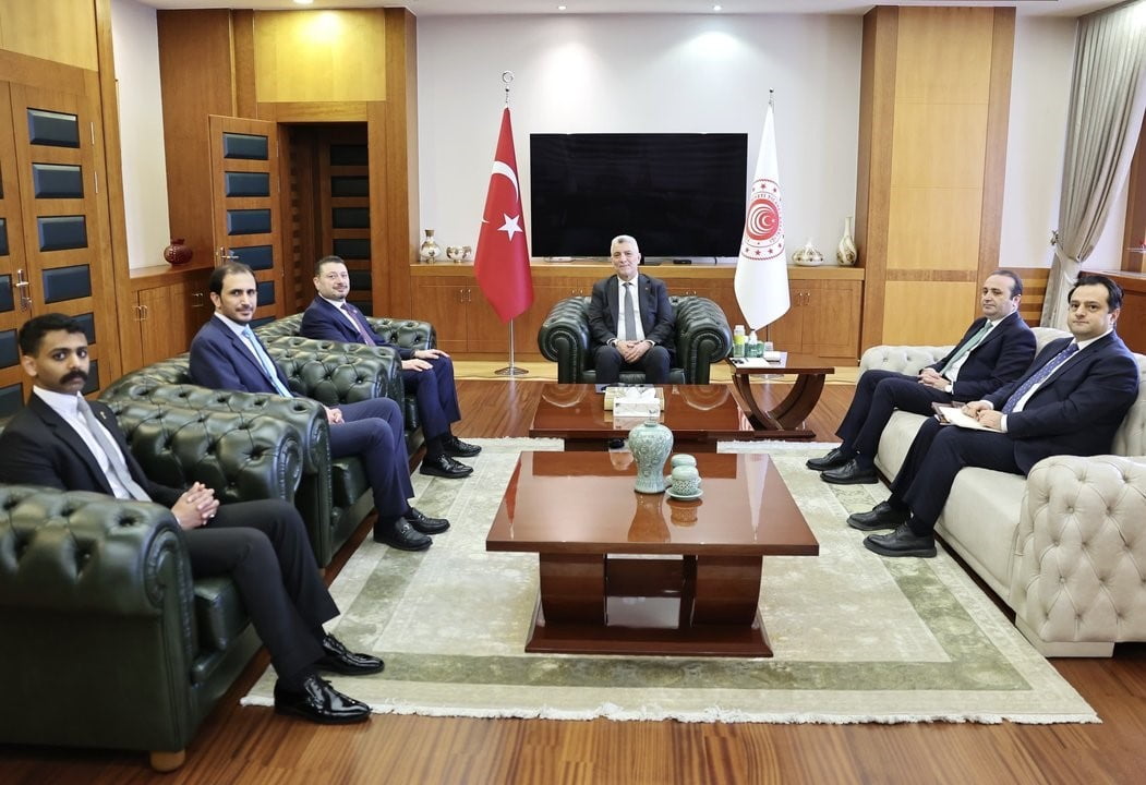 TİCARET BAKANI ÖMER BOLAT, SUUDİ ARABİSTAN KRALLIĞI’NIN ANKARA BÜYÜKELÇİSİ FAHAD ABUALNASR İLE BİR...