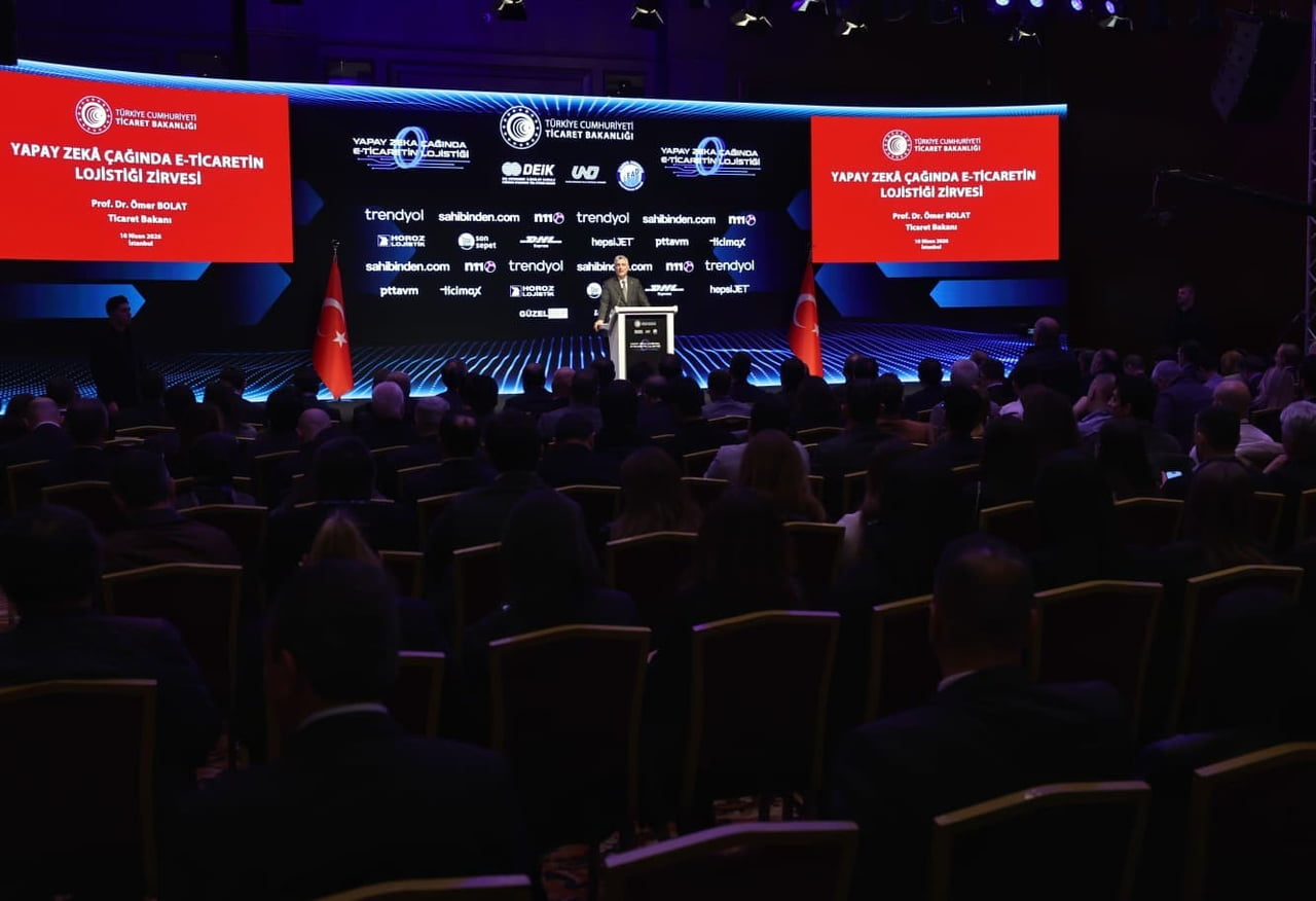 TİCARET BAKANI ÖMER BOLAT, ‘YAPAY ZEKA ÇAĞINDA E-TİCARET'İN LOJİSTİĞİ ZİRVESİ’ PROGRAMINDA YAPTIĞI...