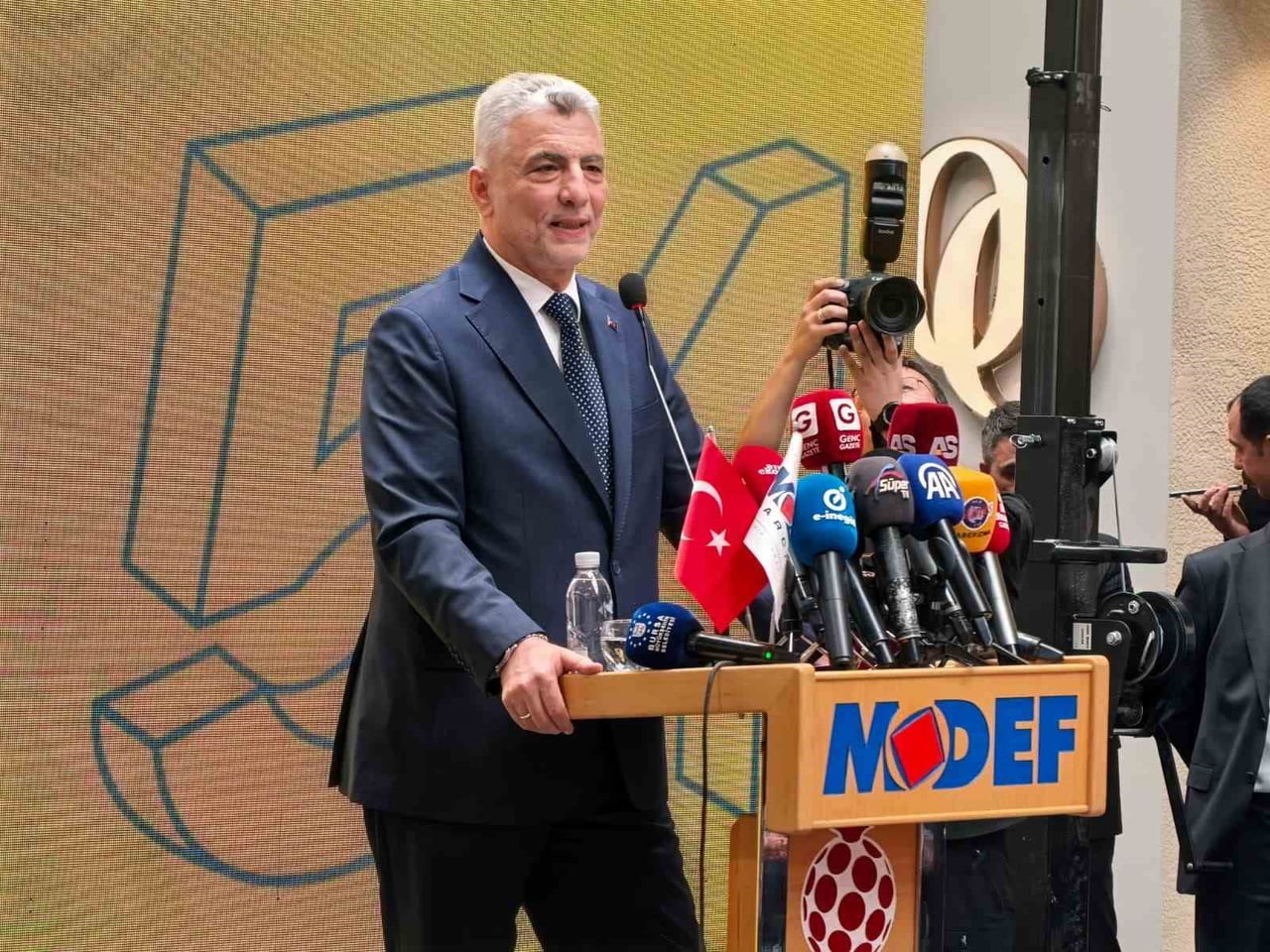 TİCARET BAKANI PROF.DR. ÖMER BOLAT