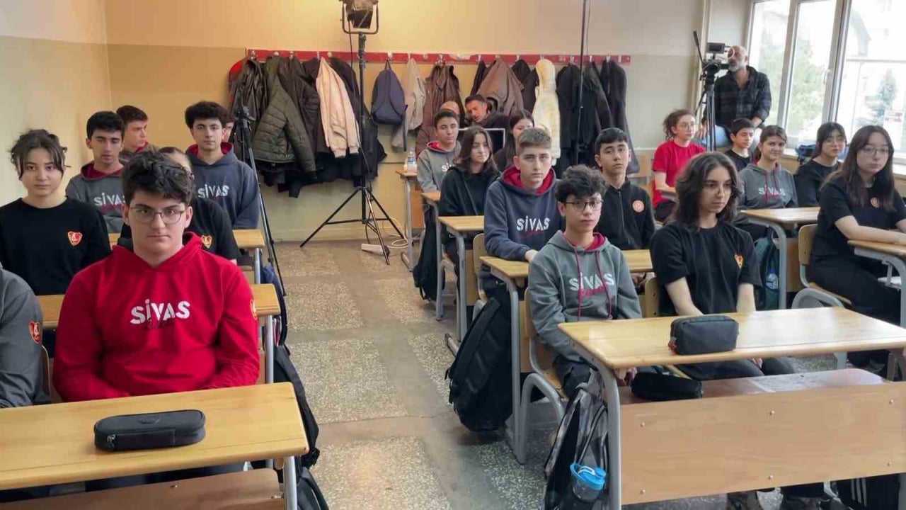 TİYATRO VE SİNEMA OYUNCUSU AHMET YENİLMEZ, ÇANAKKALE SAVAŞI'NDA MEZUN VEREMEYEN KENTİN SEMBOLÜ...