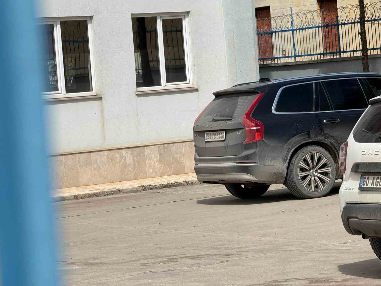 TOKAT’IN ERBAA İLÇESİNDE UYGULAMA NOKTASINDA "DUR" İHTARINA UYMAYARAK KAÇAN ARAÇ POLİS TAKİBİYLE...