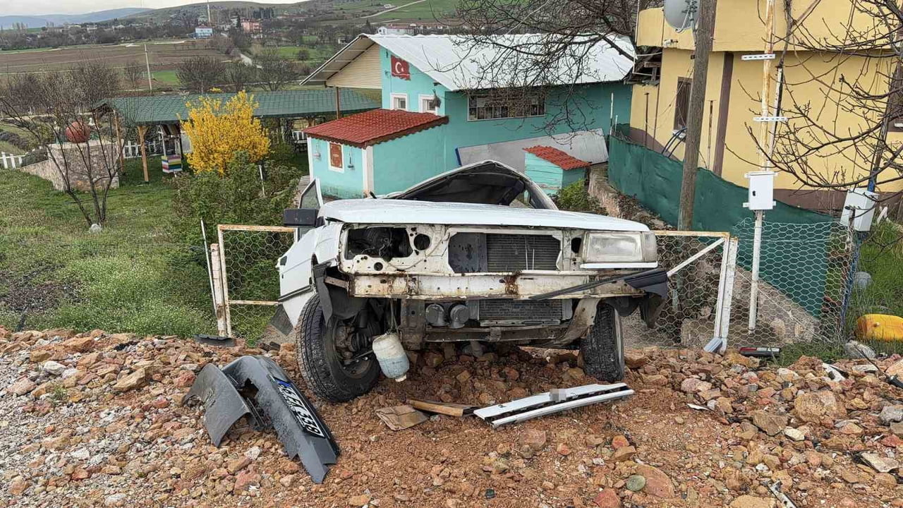 TOKAT’IN ZİLE İLÇESİNDE MEYDANA GELEN TRAFİK KAZASINDA İKİ KİŞİ YARALANDI.