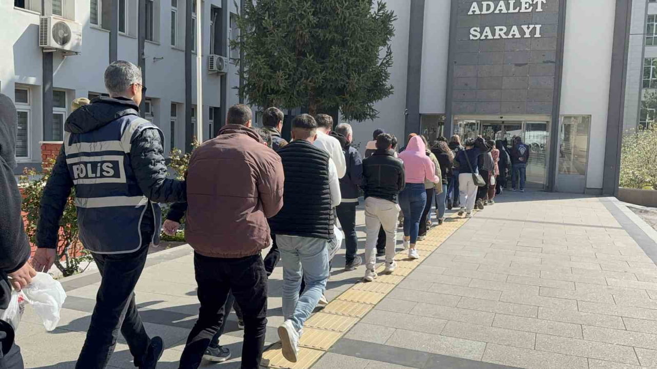 TOKAT MERKEZLİ 12 İLDE DÜZENLENEN OPERASYONDA 2,4 MİLYAR LİRALIK YASA DIŞI BAHİS VE DOLANDIRICILIK...
