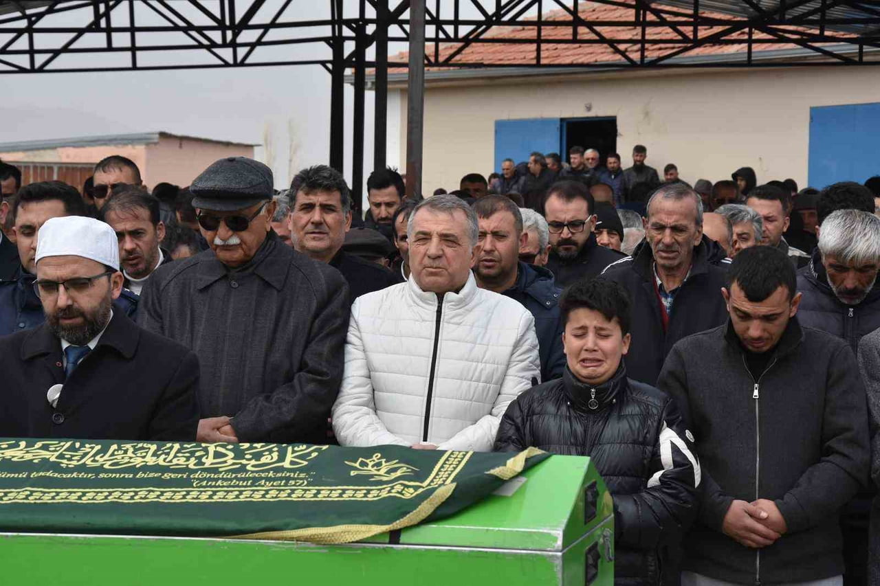 TOMARZA’DA GEÇİRDİĞİ KALP KRİZİ NEDENİYLE HAYATINI KAYBEDEN BÜYÜKCANLI MAHALLE MUHTARI MURAT...