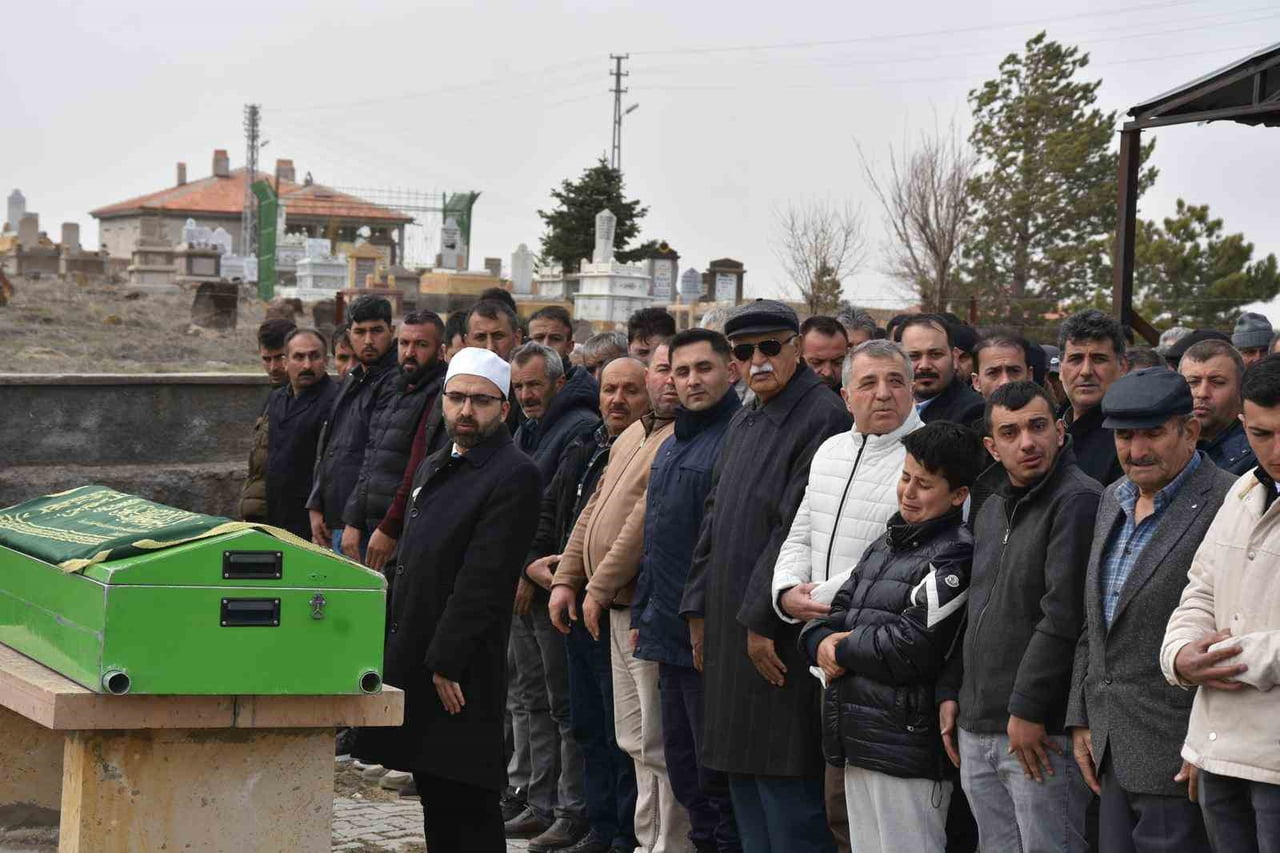 TOMARZA’DA GEÇİRDİĞİ KALP KRİZİ NEDENİYLE HAYATINI KAYBEDEN BÜYÜKCANLI MAHALLE MUHTARI MURAT...