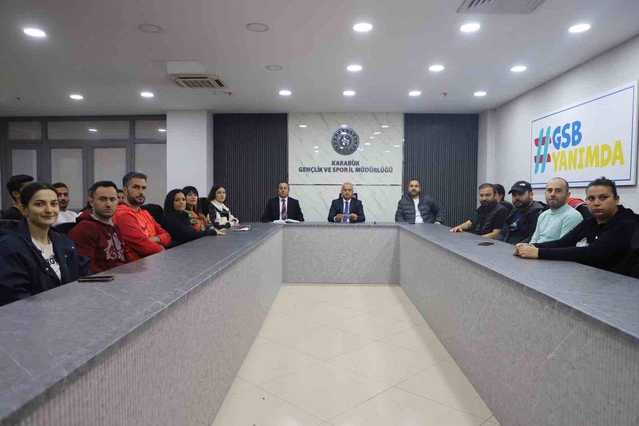 TOPLANTIDA İL GENELİNDE YÜRÜTÜLEN SPORTİF FAALİYETLER ELE ALINDI. DÜZENLENEN MÜSABAKALAR, LİSANSLI...