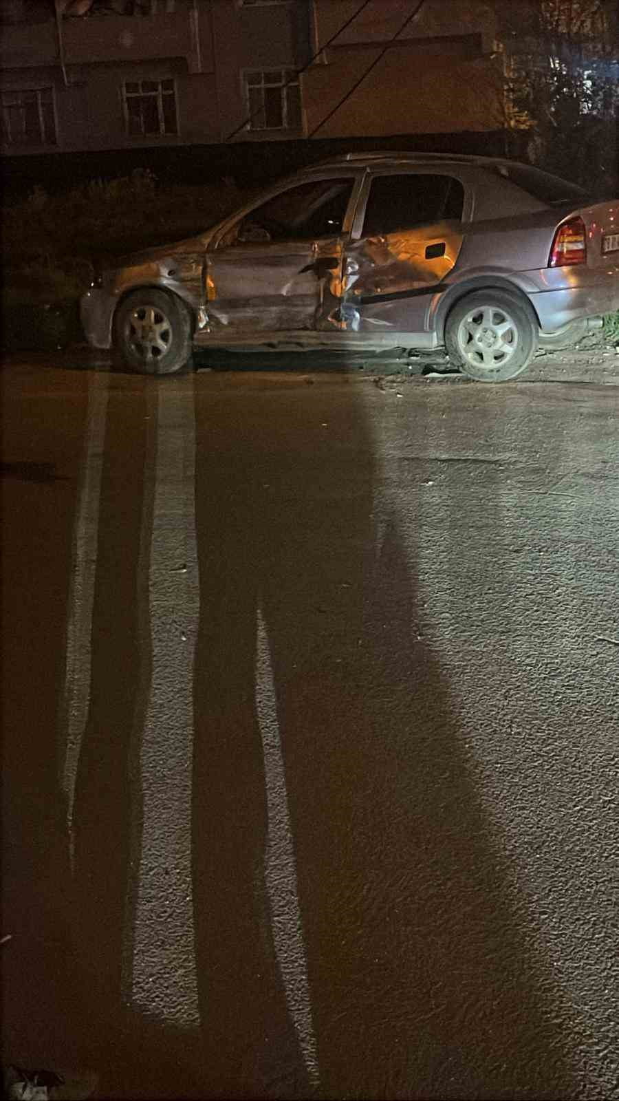 TOPLU TAŞIMA ARACI İLE ÇARPIŞAN OTOMOBİL