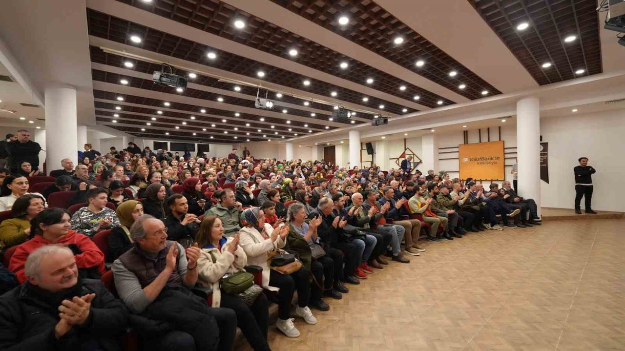 TRABZON'DA AKÇAABAT BELEDİYESİ TARAFINDAN BU YIL 13.'SÜ DÜZENLENEN ULUSLARARASI EROL GÜNAYDIN...