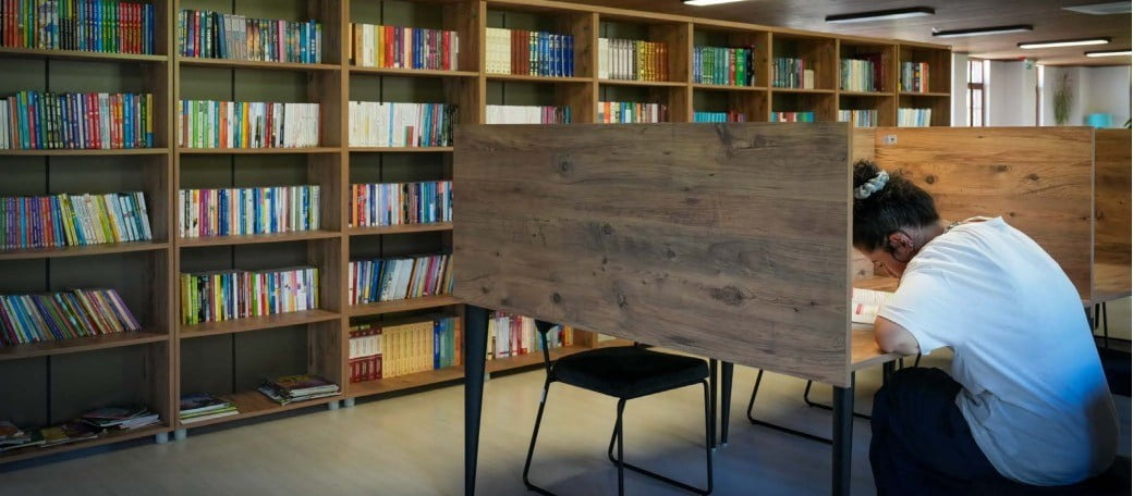 TRABZON'DA KÜTÜPHANELER MODERN, KONFORLU VE DONANIMLI YAPILARI İLE ZENGİN İÇERİKLERİ SAYESİNDE...