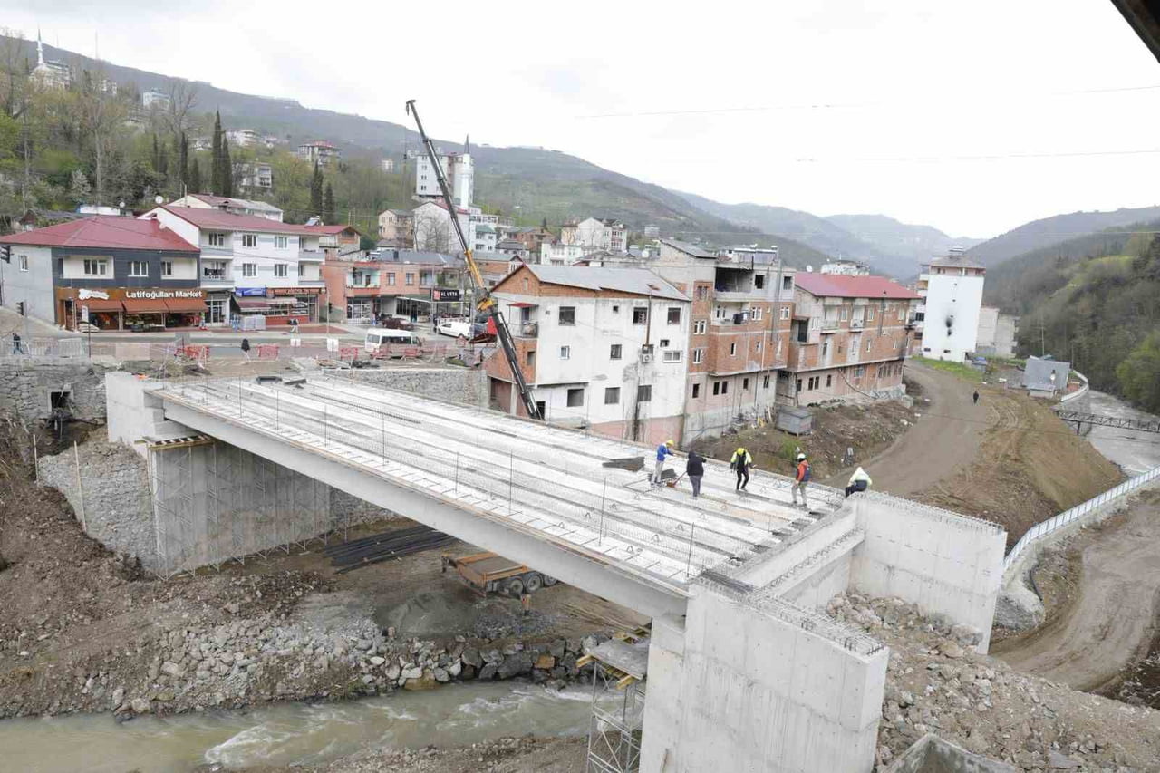 TRABZON'UN AKÇAABAT İLÇESİNİN DÖRTYOL, AKPINAR VE ERİKLİ MAHALLELERİ ARASI ULAŞIMI KOLAYLAŞTIRACAK...
