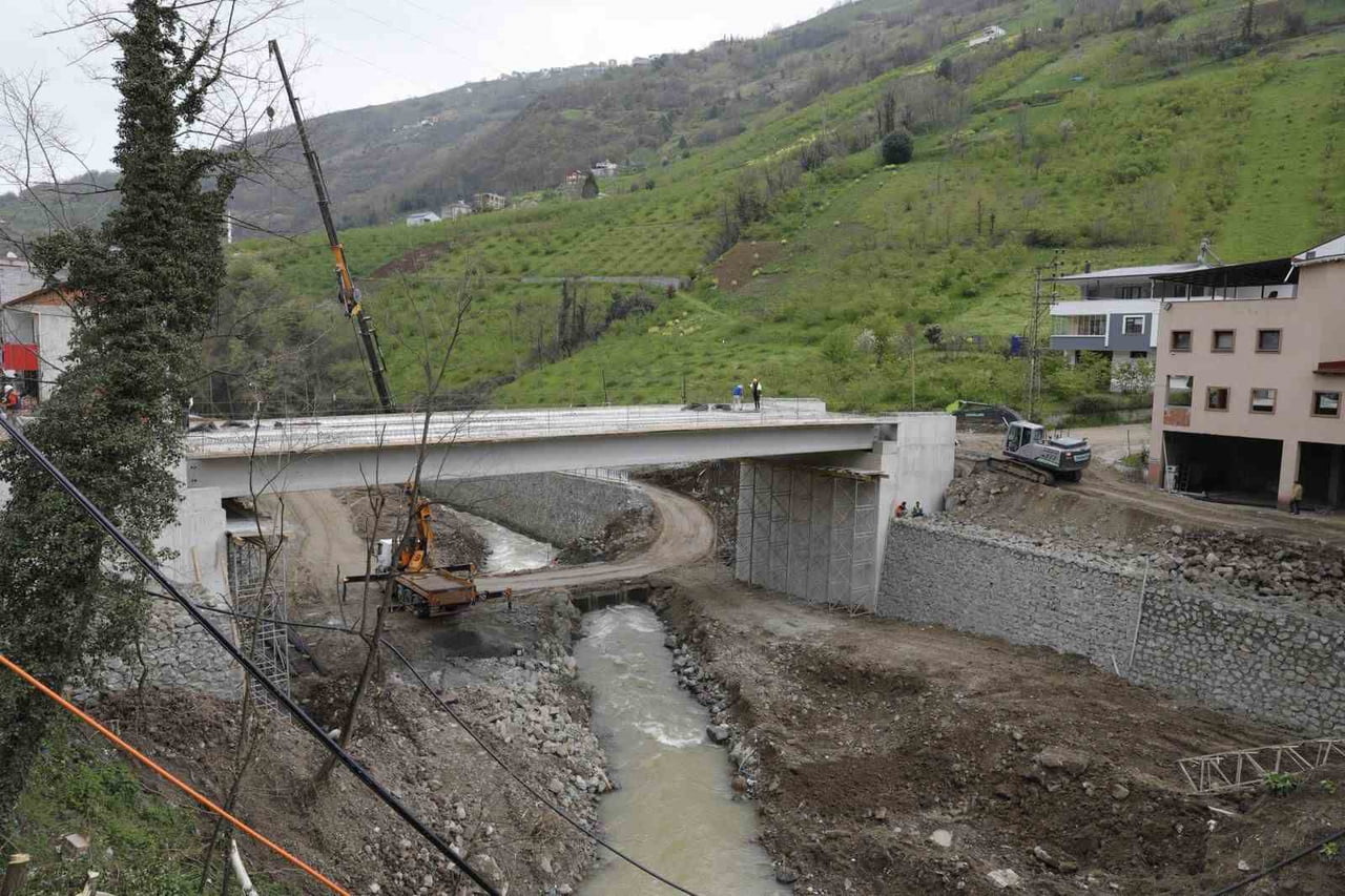 TRABZON'UN AKÇAABAT İLÇESİNİN DÖRTYOL, AKPINAR VE ERİKLİ MAHALLELERİ ARASI ULAŞIMI KOLAYLAŞTIRACAK...