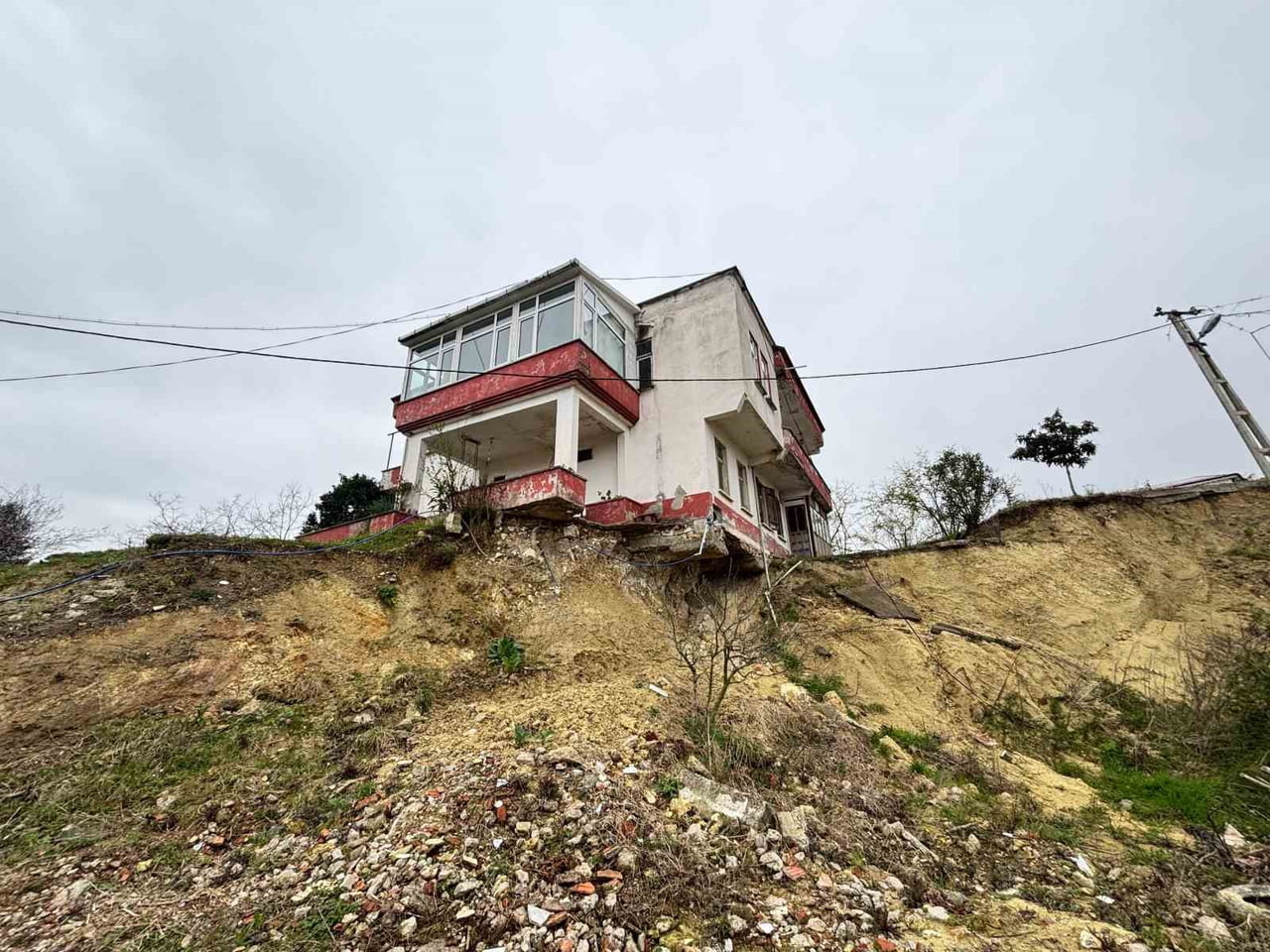 TRABZON'UN ARSİN İLÇESİ ÇUBUKLU MAHALLESİ'NDE HEYELAN NEDENİYLE ‘1'İNCİ DERECE AFET BÖLGESİ' İLAN...