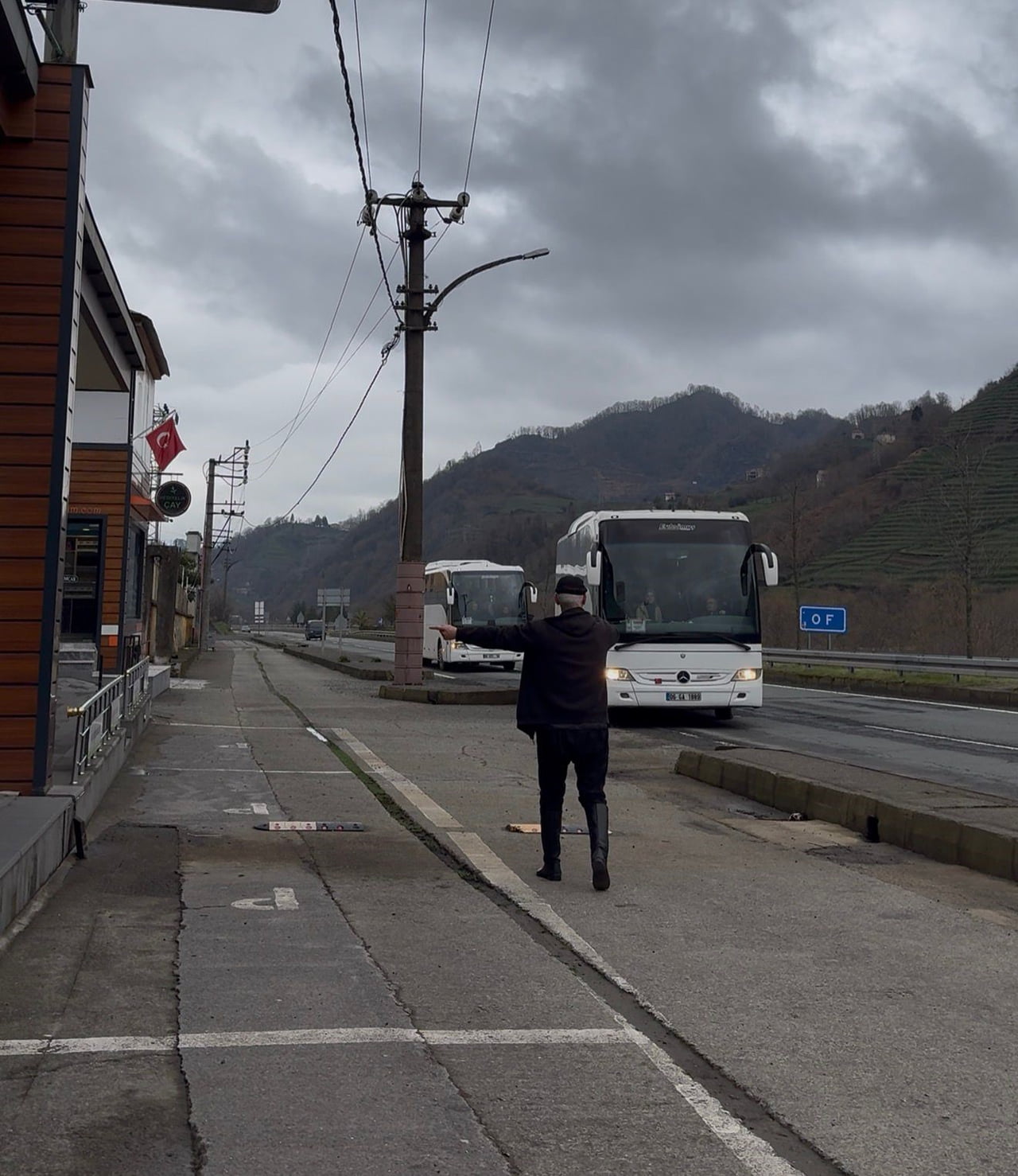 TRABZON'UN OF İLÇESİNDE BİR ÇAY FABRİKASI TESİSİNDE ÇALIŞAN COŞKUN ÇINAR (60), TESİSE GELEN TUR...
