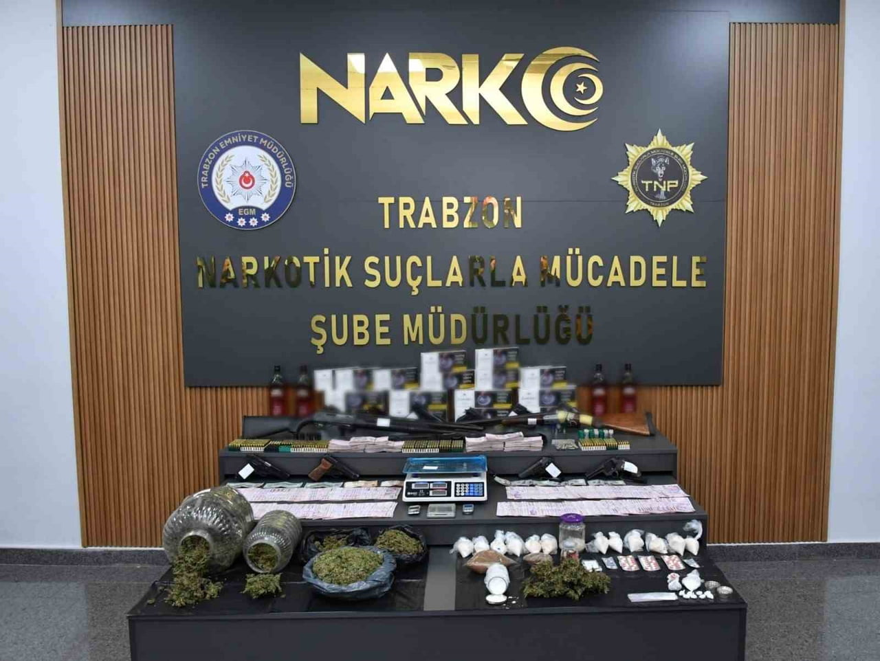 TRABZON MERKEZLİ 5 İLDE BİN 50 PERSONELİN KATILDIĞI OPERASYONDA KİLOLARCA UYUŞTURUCU MADDE ELE...