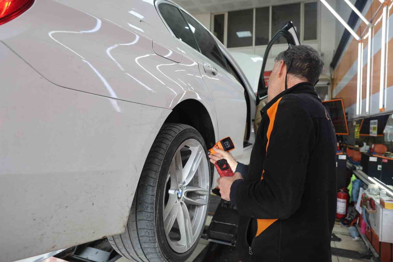 TRAFİK KAZALARININ ARDINDAN ARAÇLARDA OLUŞAN DEĞER KAYBINA İLİŞKİN UYARILARDA BULUNAN UZMANLAR...