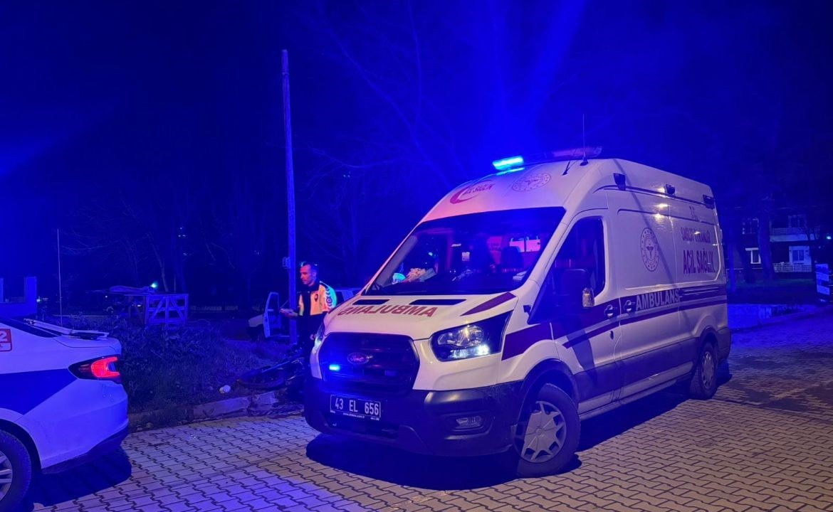 TRAKTÖRÜN ALTINDA KALDI, SON ANDA KURTULDU